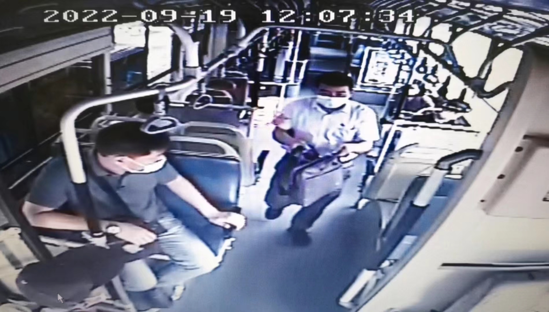 送孩子来上学电脑却丢了！来看这位母亲如何快速找回