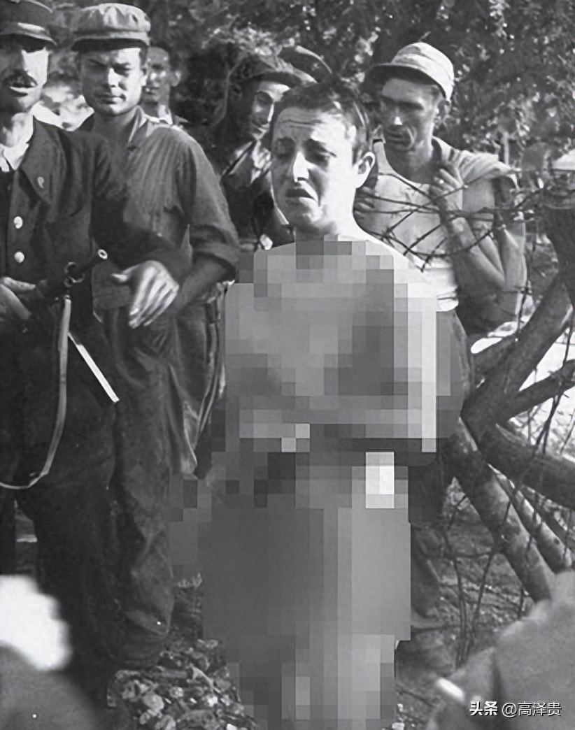 二战老照片：战时与德军有染的法国女性被清算，脱衣服游街示众