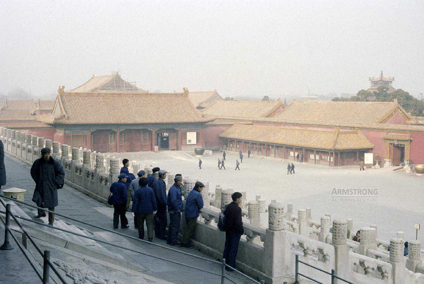 同学聚会吃了1万多，请客的人付钱走了，剩下的人突然翻脸