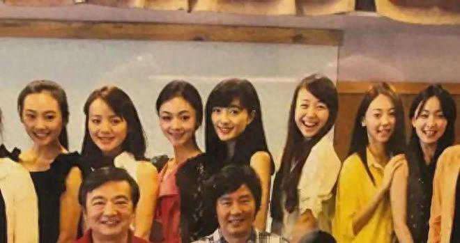 吴谨言李纯同窗旧照曝光，学霸女神谁与争锋？