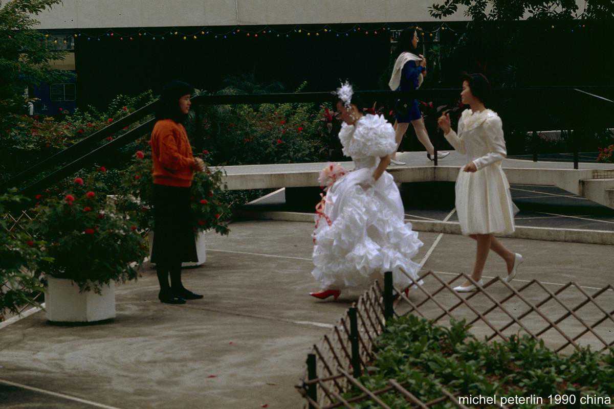 我爸53离世，私生女就找上门，以为要来争房产，没想到竟给我10万