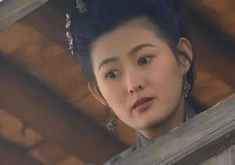 “潘金莲”王思懿50几岁了，身材丰腴性感，比年轻时更成熟迷人