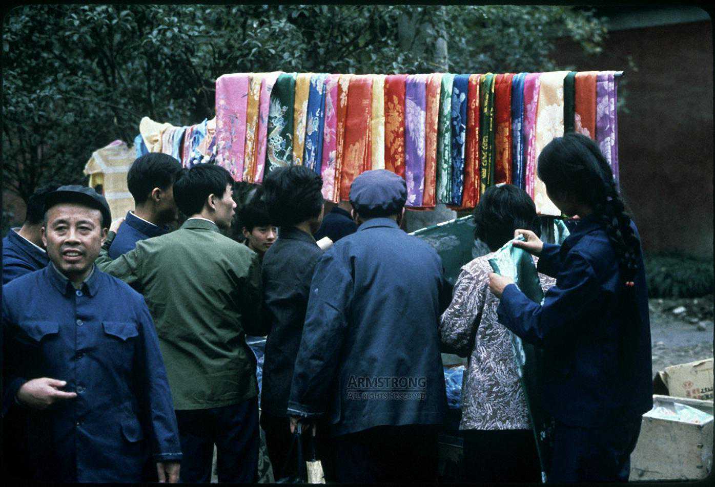 晚十点，小姨子打电话让他去她家，他问啥事，小姨子：别装了快来