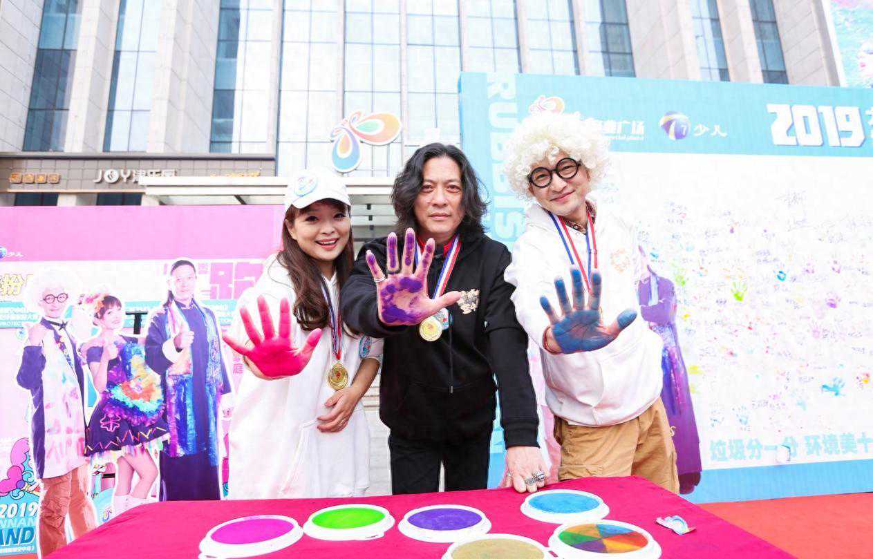 梅婷新造型：时尚挑战引发疯传！