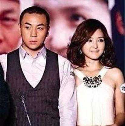 释小龙何洁：爱情巅峰与崩溃的娱乐传奇