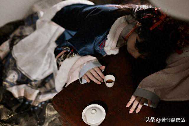 麦承早的自救之旅：《承欢》中童年阴影的疗愈与重生