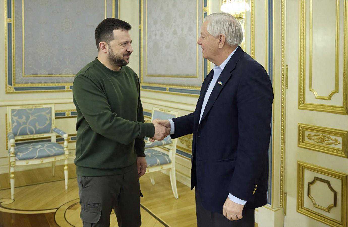 榨干乌克兰最后一滴血！遭遇空前危机，美国让泽连斯基“抓壮丁”