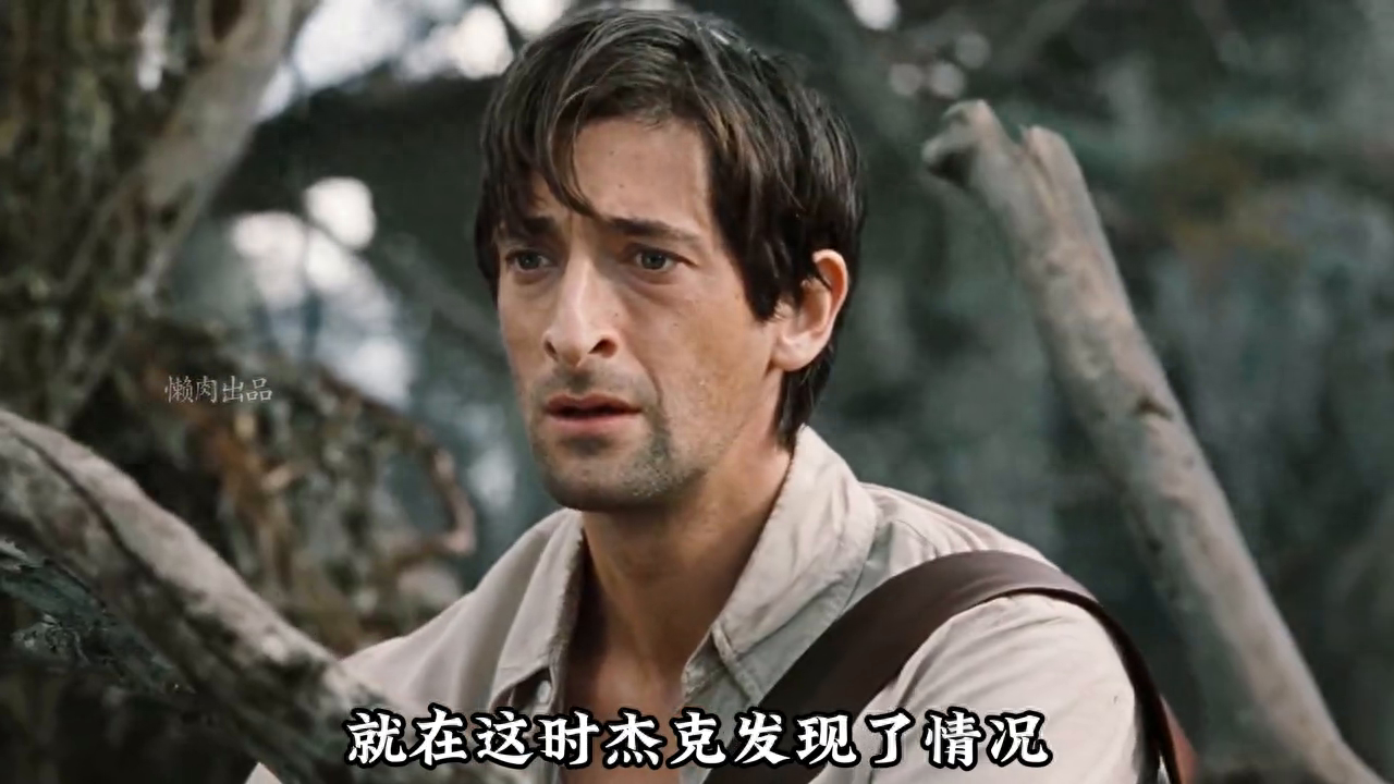 身长20米的巨型食人鱼一口咬住男人。任凭他怎么摆脱也是...