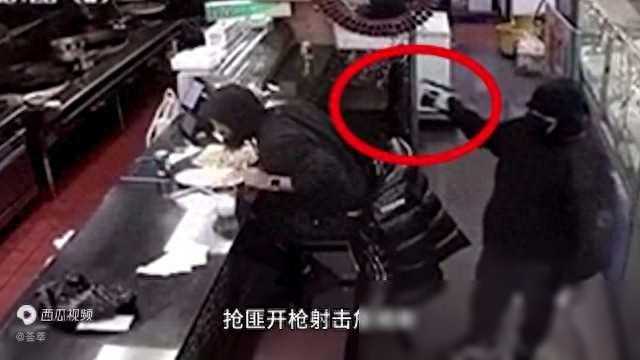 詹姆斯，一位经营家族餐馆的领导者，某日却因为疏忽大意