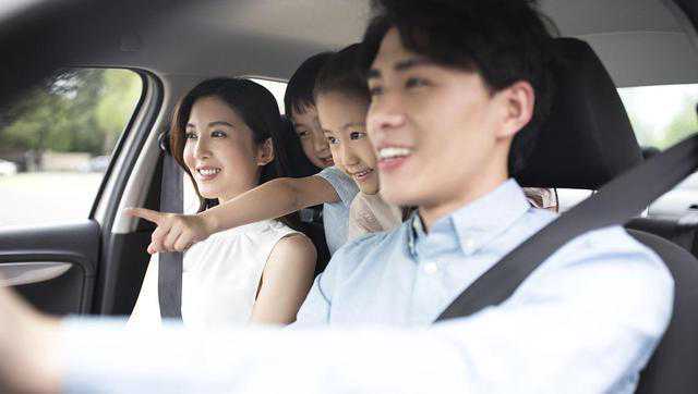 高考结束后，我砸烂了儿子的笔记本电脑，他怒吼咆哮，我输的彻底