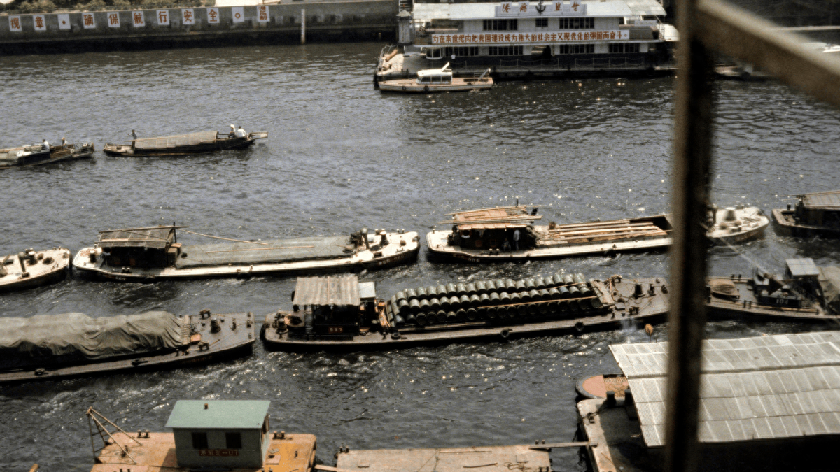 因回来晚了女友竟然狂砸五万块的电脑，是报警还是远离？男人好难