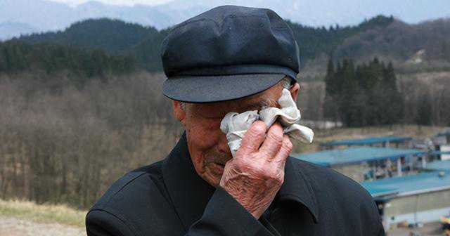 高考结束后，我砸烂了儿子的笔记本电脑，他怒吼咆哮，我输的彻底