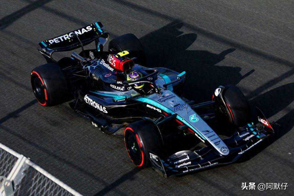 梅赛德斯的设计困境：W15赛车隐藏的高速弯道之谜