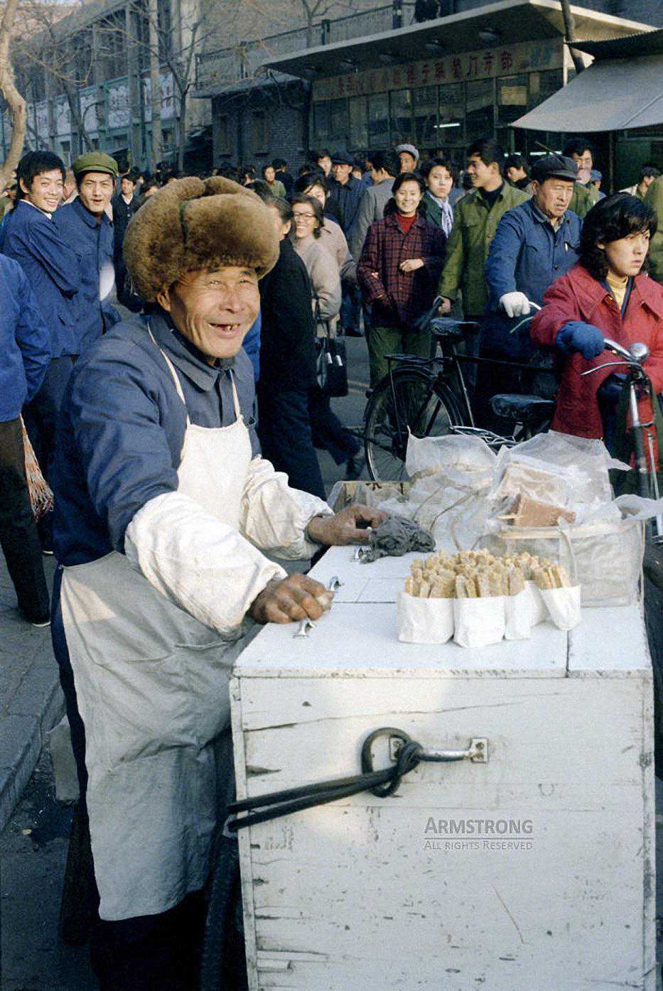 夫妻因做饭吵架后，妻子把厨房砸稀巴烂，网友：赶紧离了吧