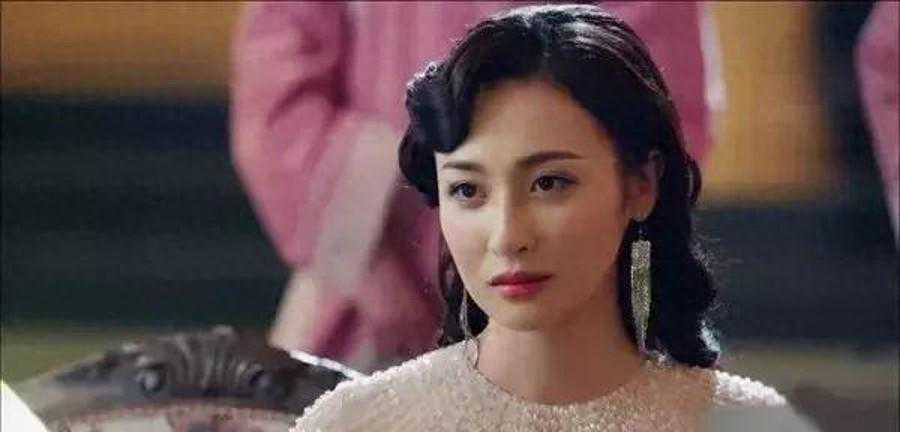 《狂飙》女主身材惊艳，曼妙身姿全新突破！