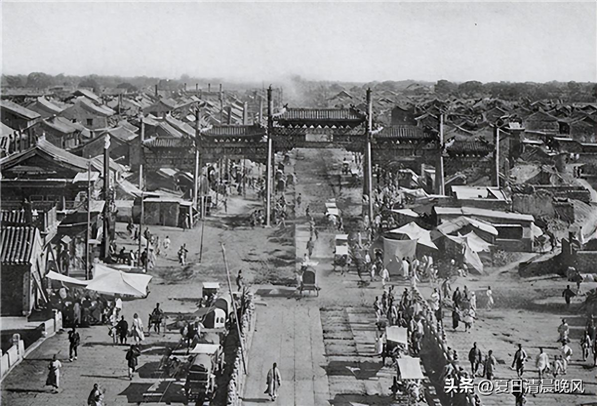 八国联军暴行，街头凌辱中国女性，女子双手捂脸无比惊恐