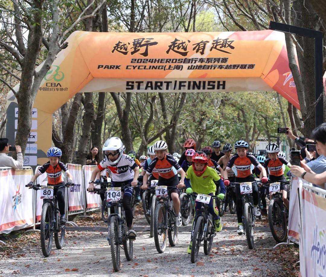 “感官上的刺激麻痹了痛感”……他们在春光里骑行