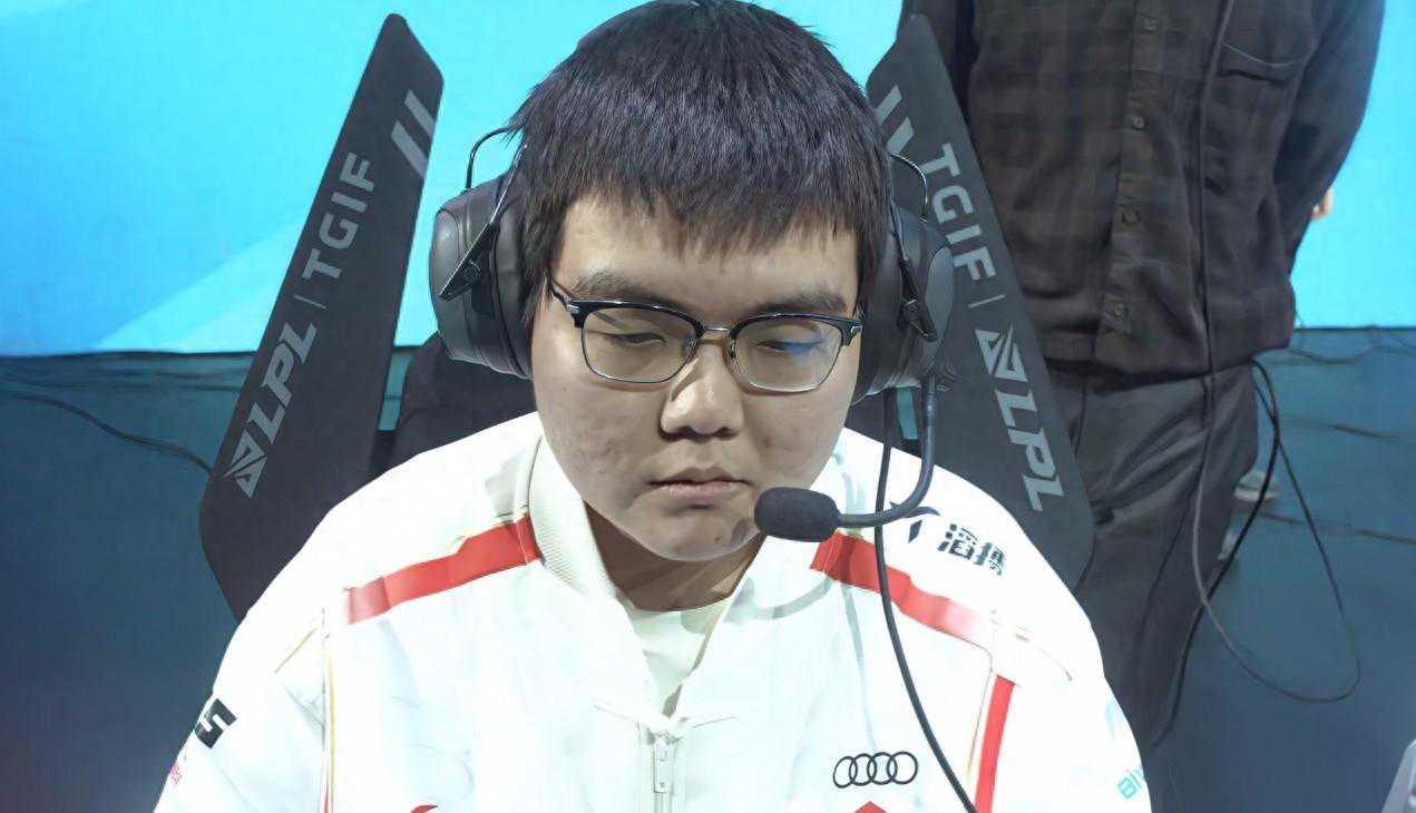 369被小孩单杀，TES沦为伪强队，公式化打法明显，季后赛前景堪忧