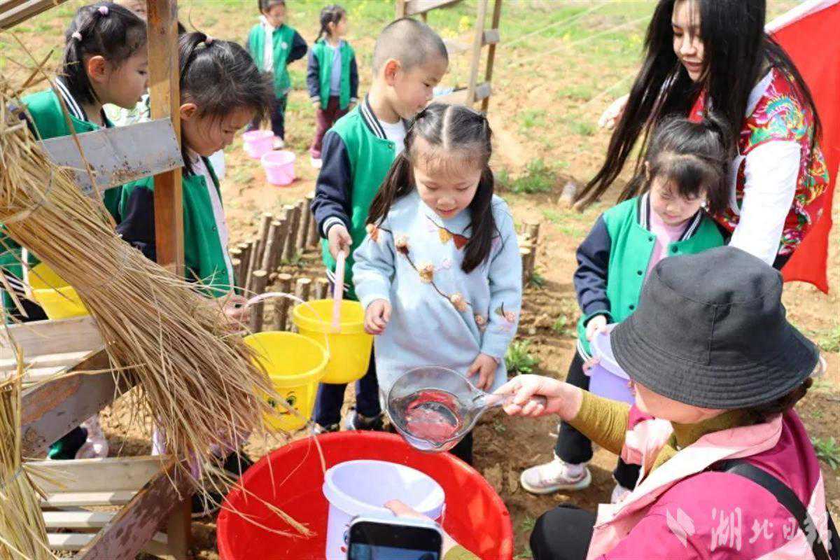 湖北省多个景区迎来春季研学游小高峰