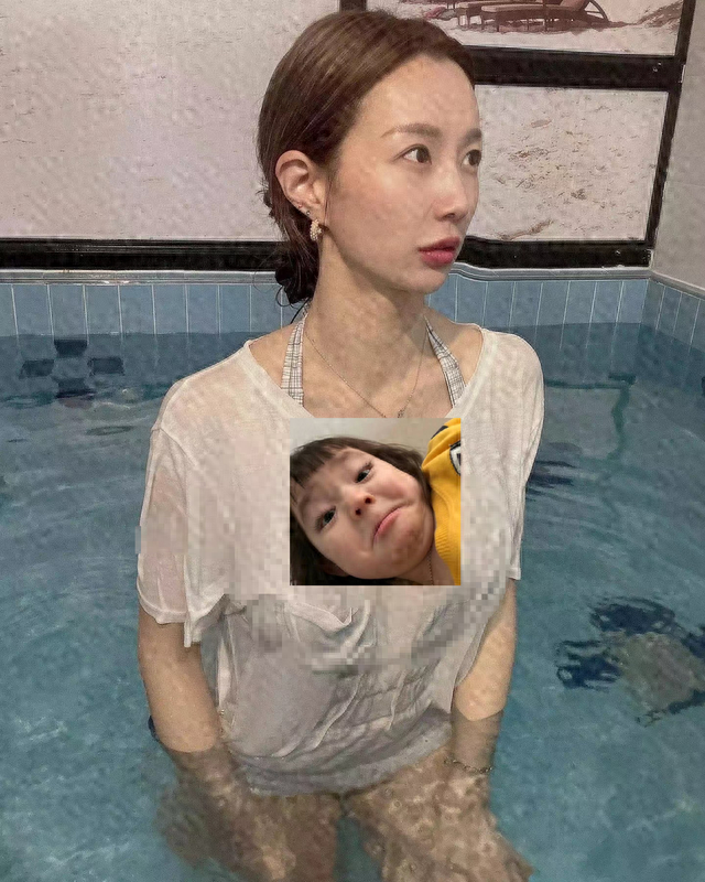 毁三观：杭州一女子穿着透明装下泳池，亮点一览无余，太尴尬了！