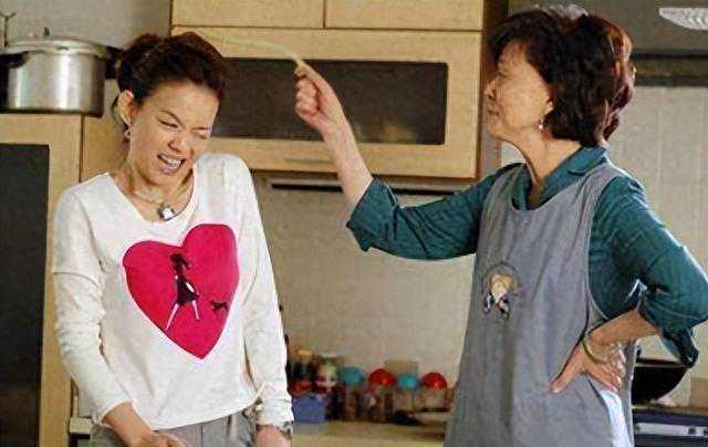 侄子结婚，弟媳说我不吉利不让我出席婚礼，我笑笑让闺蜜住进婚房