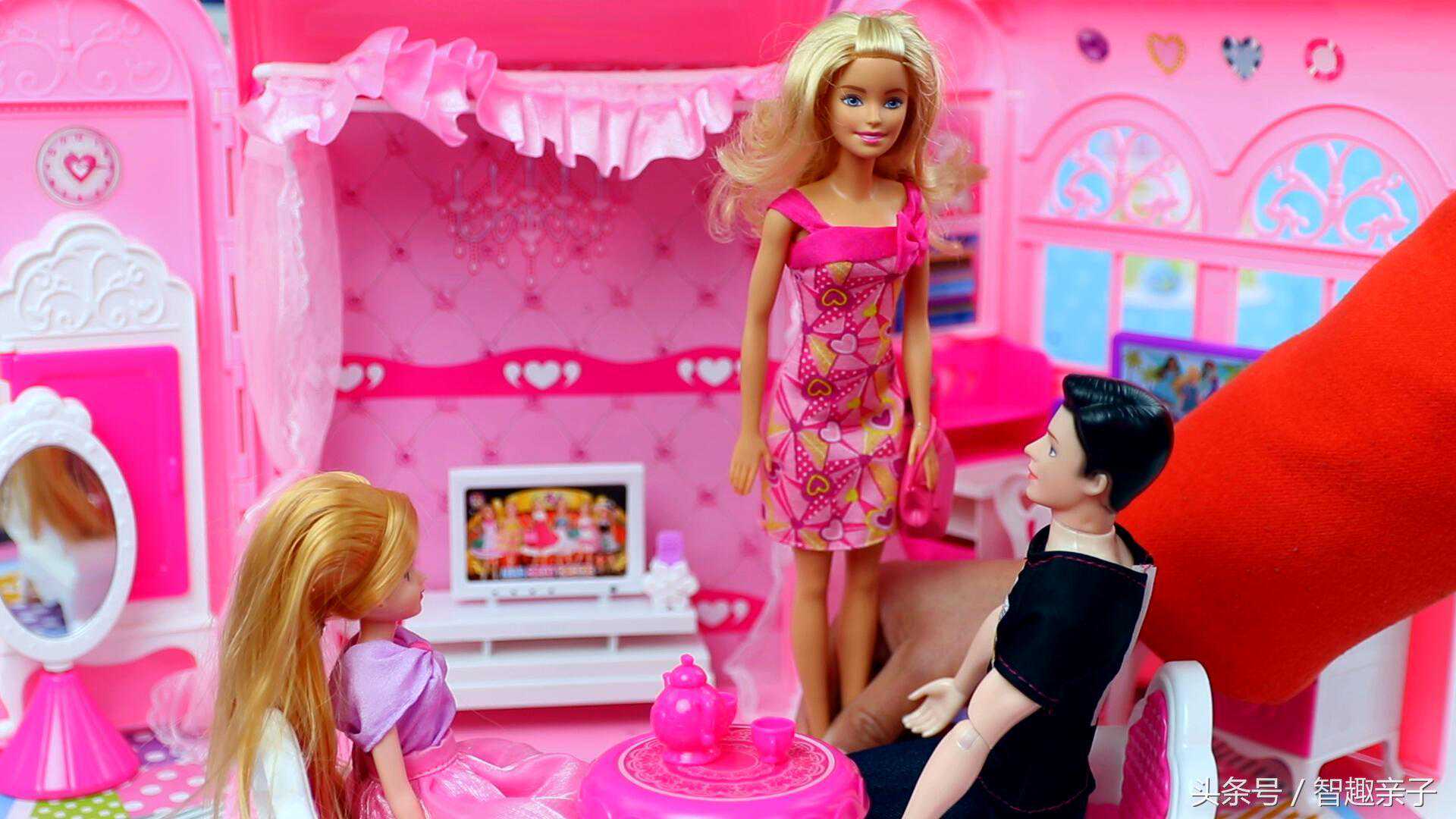 芭比娃娃玩具故事：给芭比娃娃准备生日礼物