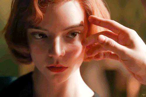 沪江网校：“人间芭比”恋情曝光！接吻摸头杀甜蜜暴击