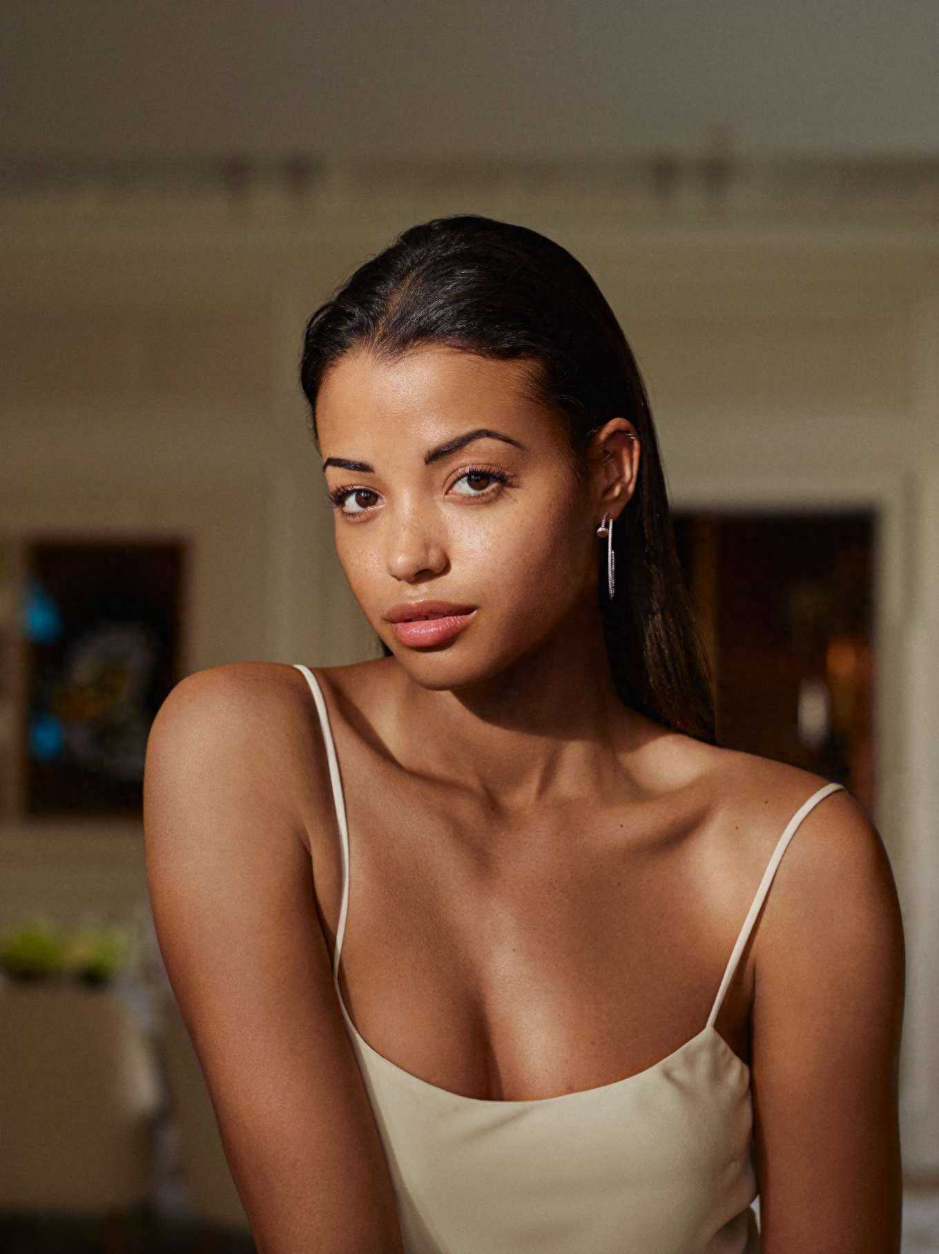 新版《霹雳娇娃》主演埃拉·巴林斯卡《EXIT》杂志美图合辑