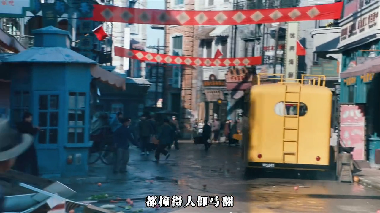 别开门，有炸弹！水母组为了暗杀殷千素，伪装成校车司机