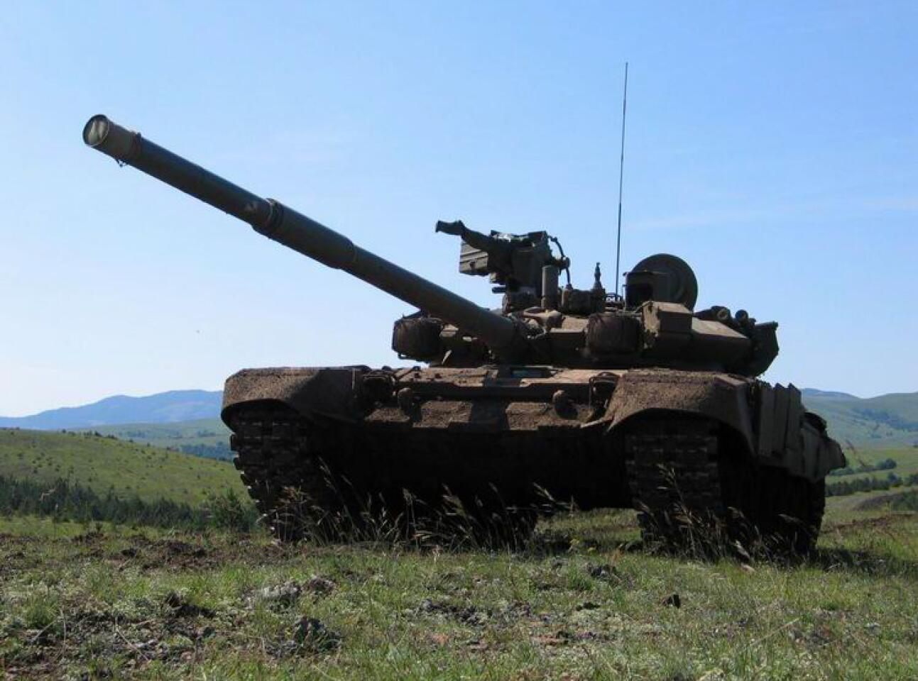 T-90坦克不愧是苏联坦克工业的精华，瞄准开火只要4秒钟