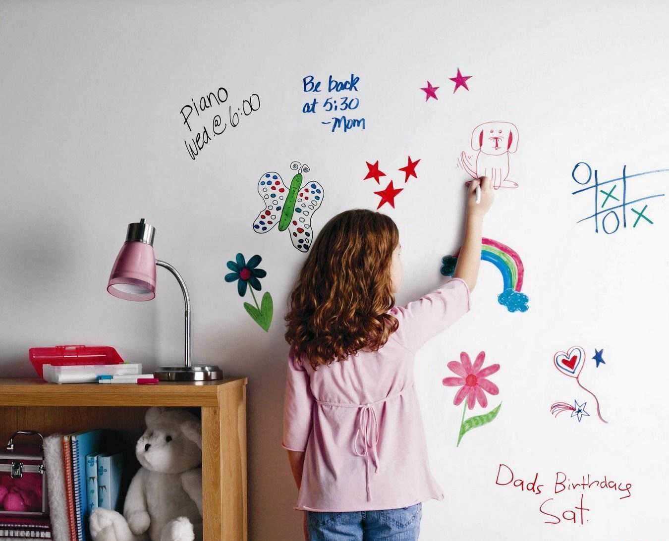 孩子爱涂鸦，白墙也没逃过毒手：别气，这是想象力和创造力在萌芽