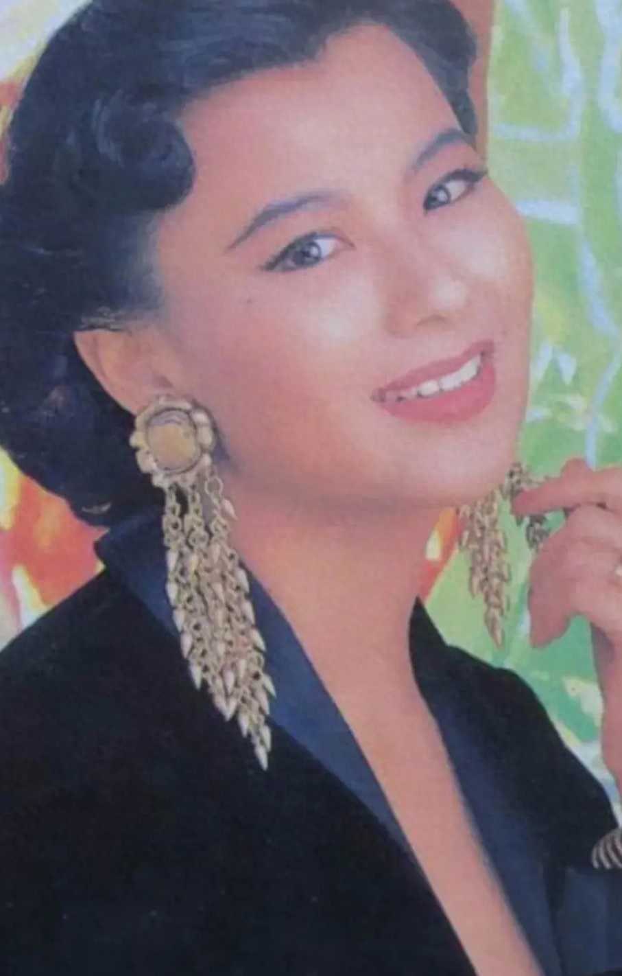 港姐“电眼美女”李美凤，再婚洗牌终打赢，江湖再现更滋润