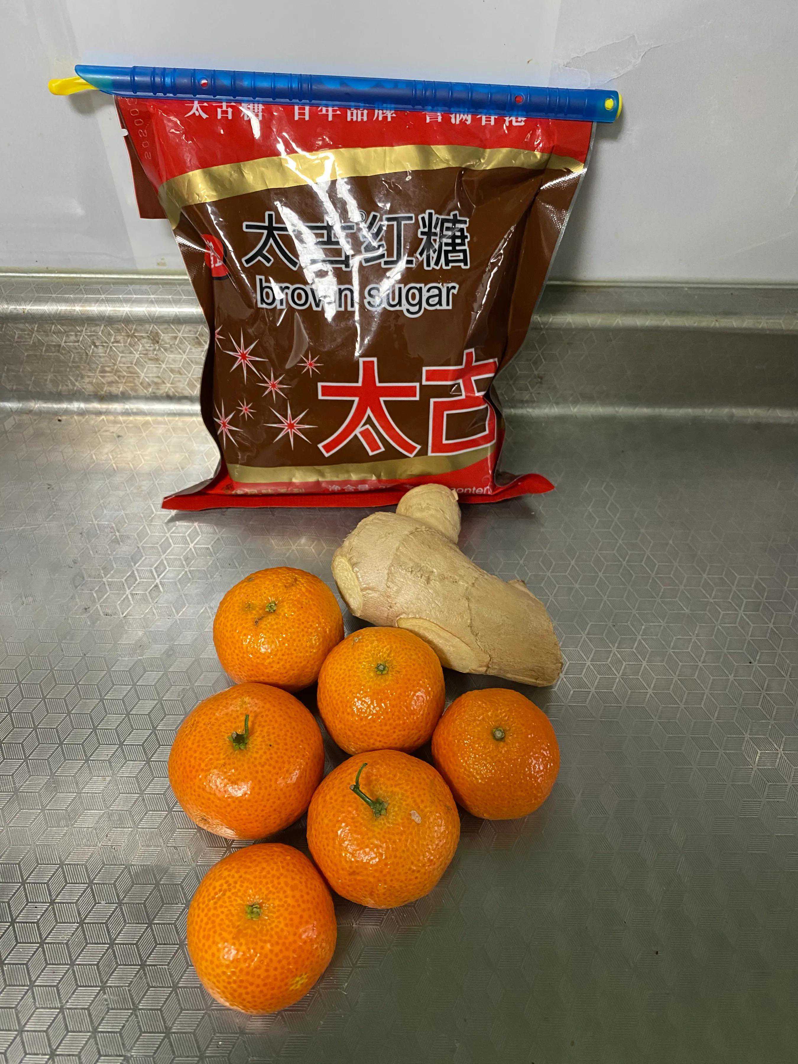 煮一杯黑糖姜桔子风味茶，嘴巴甜心更甜，让身体暖和起来！