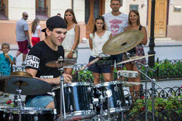 完蛋一上线！花40元，与六位美女开启沉浸式恋爱互动剧