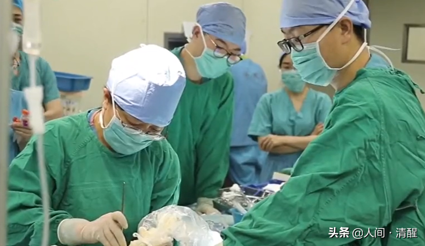 18年，女子怀孕5个月，为保胎医生直接在她肚子里给双胞胎做手术