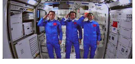 《拯救嫌疑人》艺术系美女神秘失踪，律师却选择替罪犯辩护？