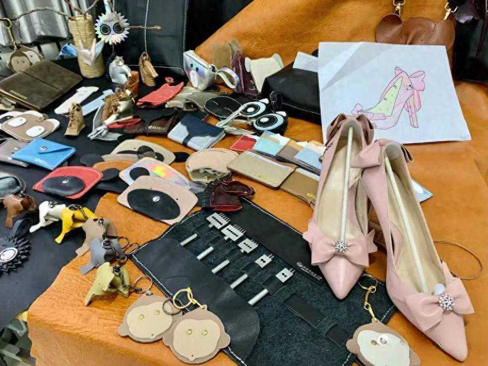 “我设计的高跟鞋，被金猴集团生产出来了！”