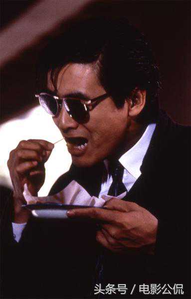 周星驰骂他“老怪”：他曾是周润发最恨的人，也是吴宇森最怕的人