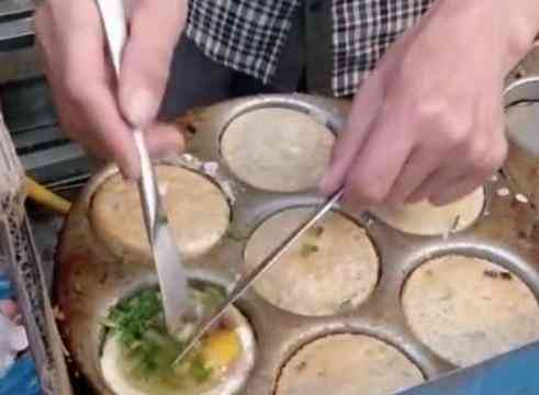 大爷街边卖“中式汉堡”，4块钱一个，一天能赚好几百