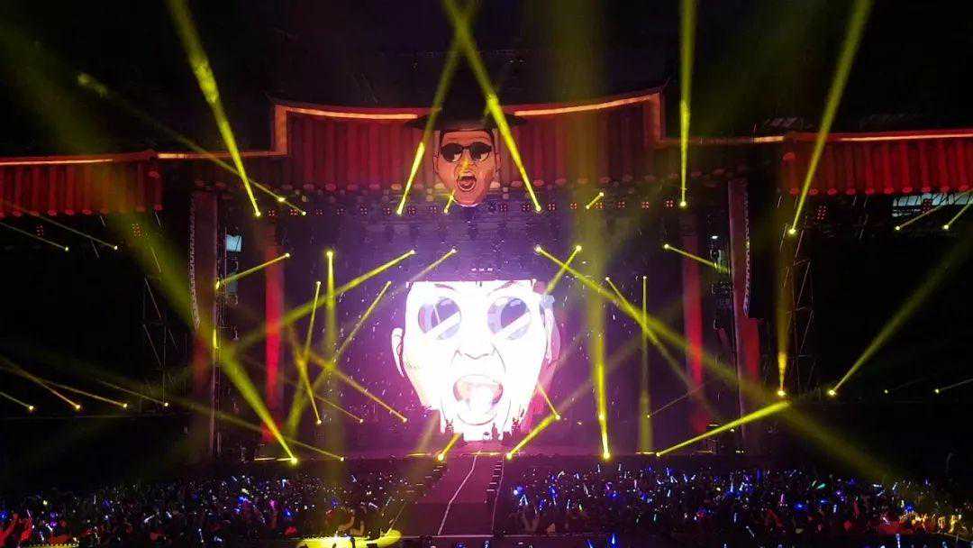 鸟叔首尔演唱会，机械舞台carry全场