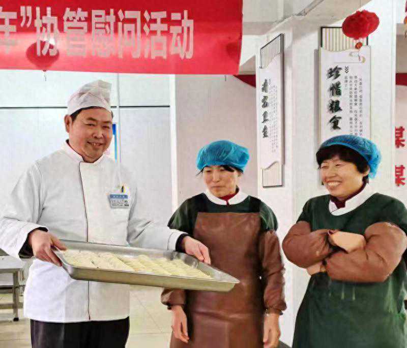 新春走基层：食堂管理员老付的除夕