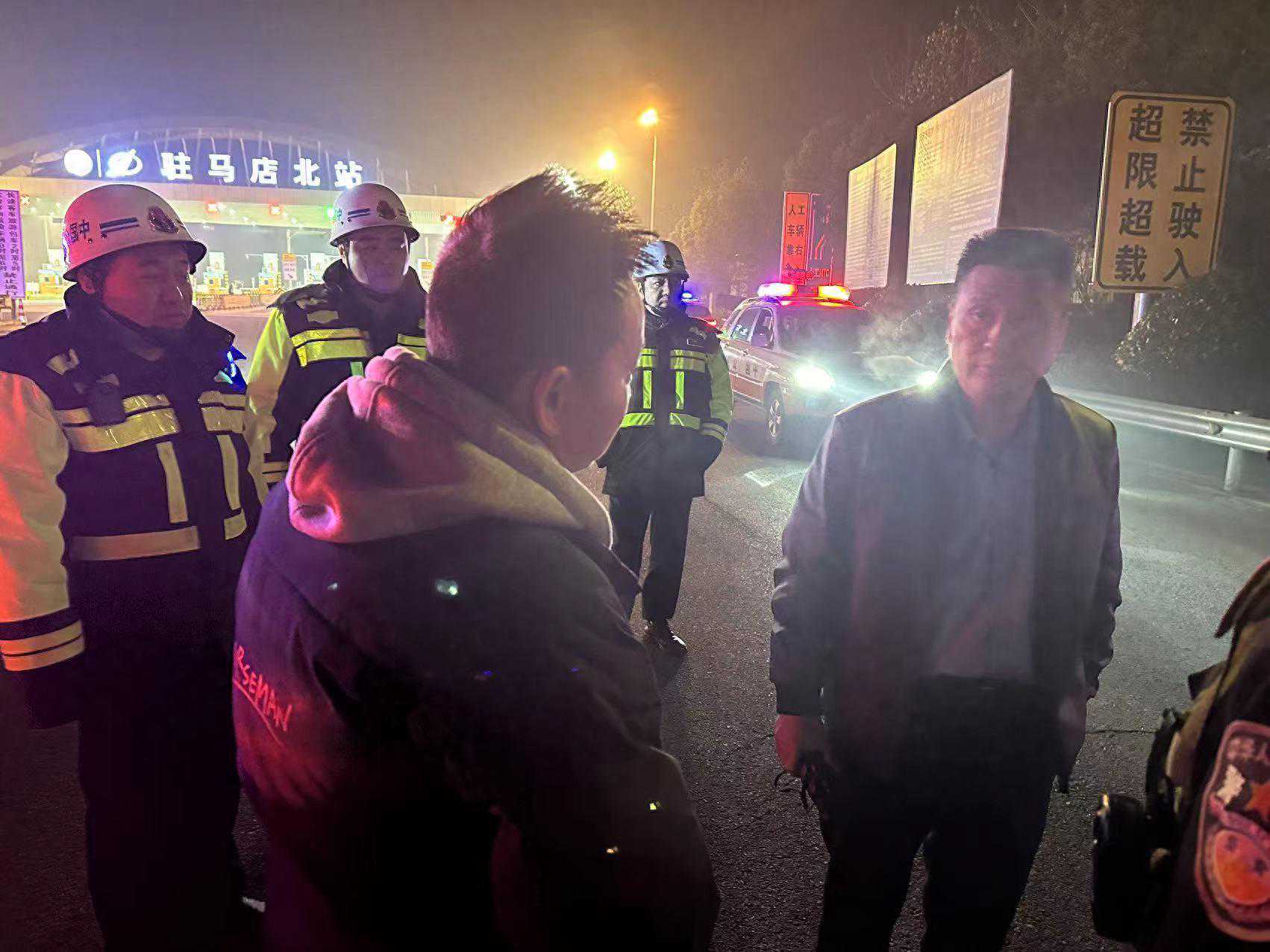 “疯狂大货车”涉嫌多项违法 开封高速交警联合执法保安全