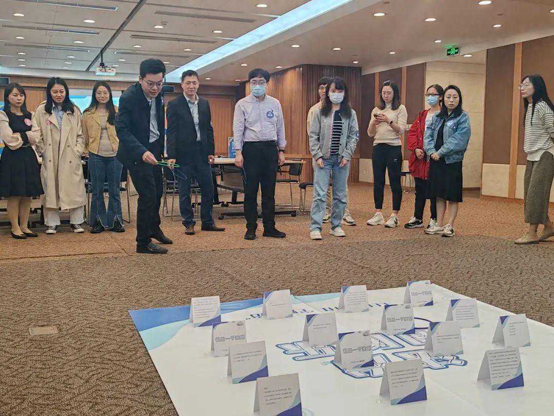 午间一小时，楼宇的白领们还能这么玩……