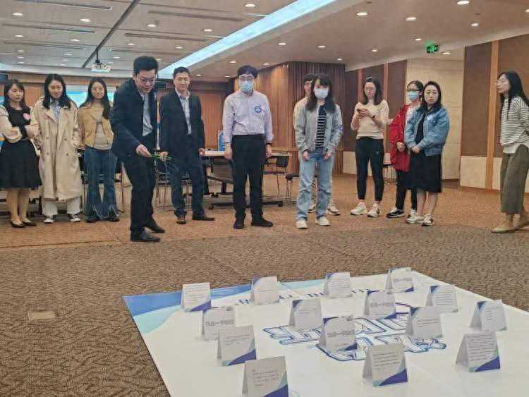 午间一小时，楼宇的白领们还能这么玩……