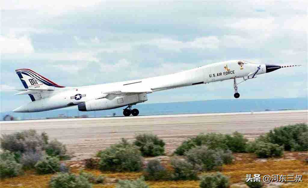 差距两代，1983年B-1B很青涩，同期能挂导弹的轰-6D才定型