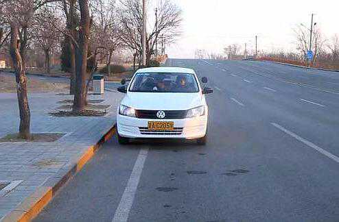 完美“靠边停车”技巧分享，是不是很简单，考试想失误都难