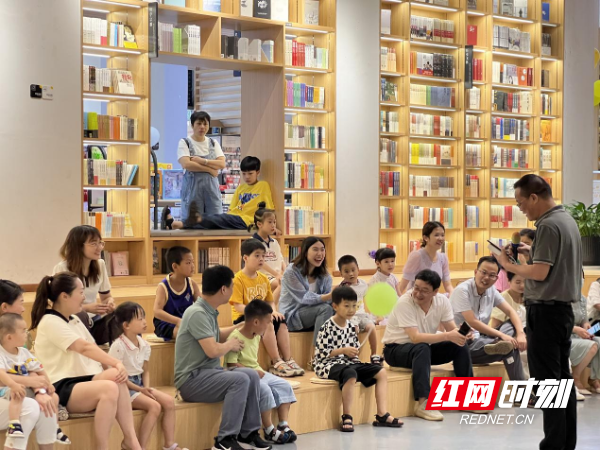 祁阳市委宣传部到新华书店开展庆“六一”主题活动