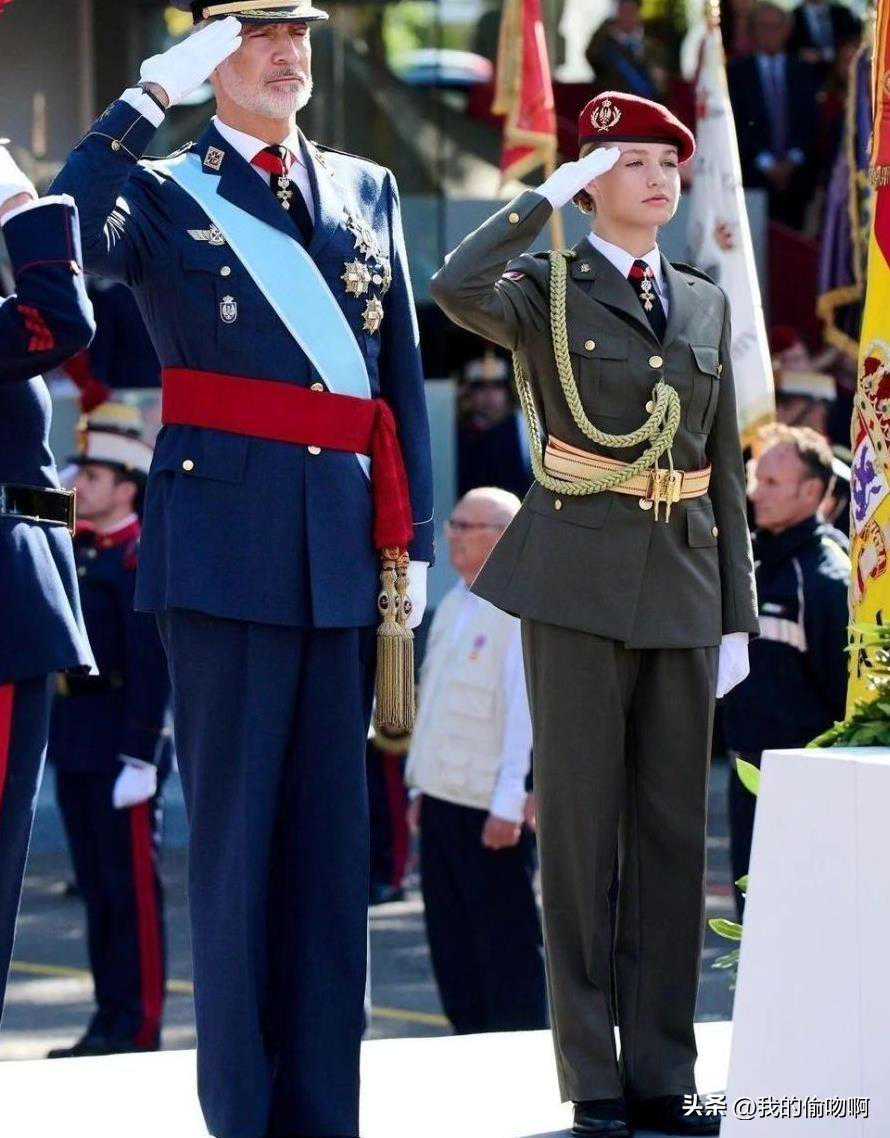 西班牙公主17岁飒爽登场，国王深情疼爱