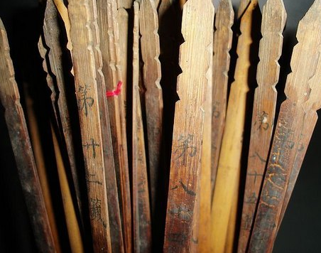 在寺庙里磕头求签，到底有没有用？