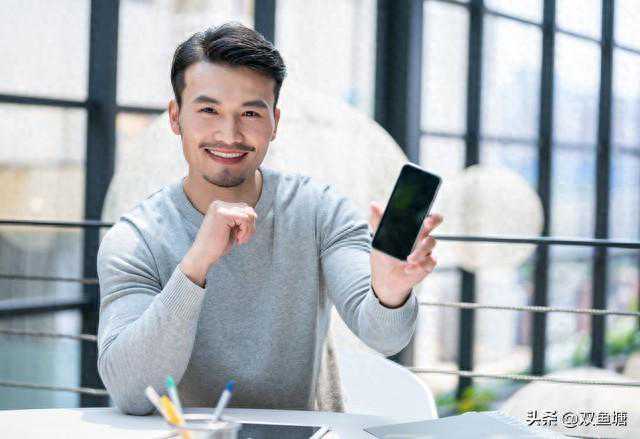 女儿用AI生成虚拟男友，老公气得整晚睡不着，直呼女大不中留